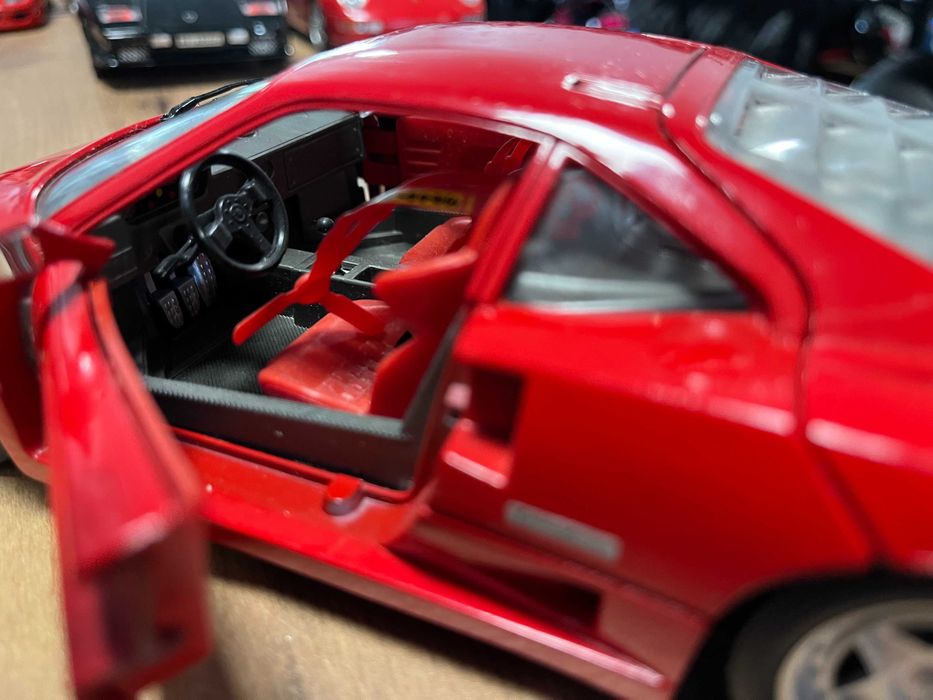 Метална колекционерска количка  модел FERRARI F40 EVOLUZIONE 1:18