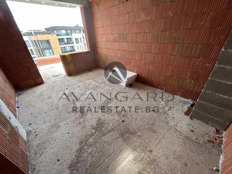 Продава се Тристаен апартамент в Пловдив, Остромила - 119 кв.м за 924 €/кв.м - Снимка #1