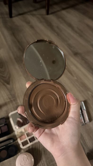 Разгрузка профессиональной косметики визажиста