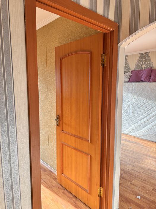 Двери межкомнатные б/у