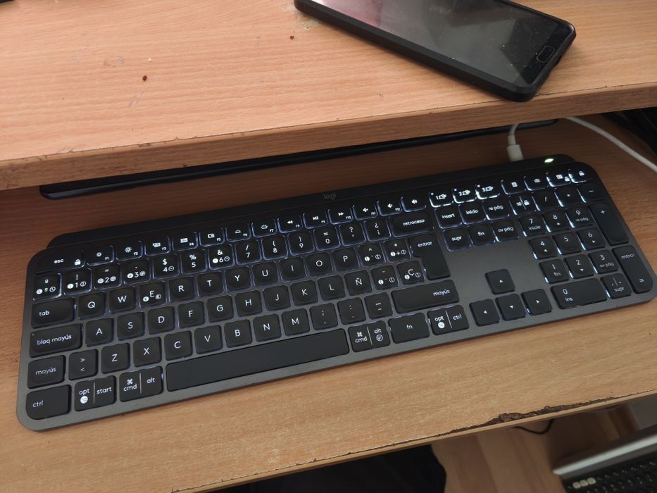 Logitech K780 MxKeys