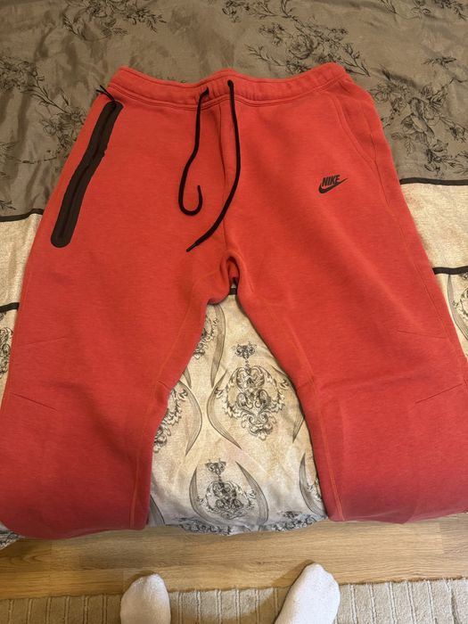 Pantaloni NIKE TECH Roșu
