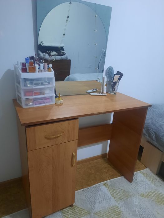 Продается туалетный столик