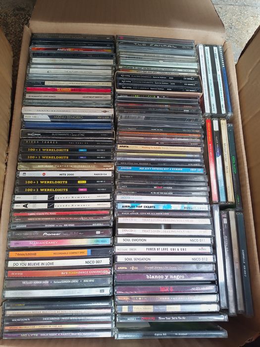 Lot cd uri originale majoritatea artiștilor