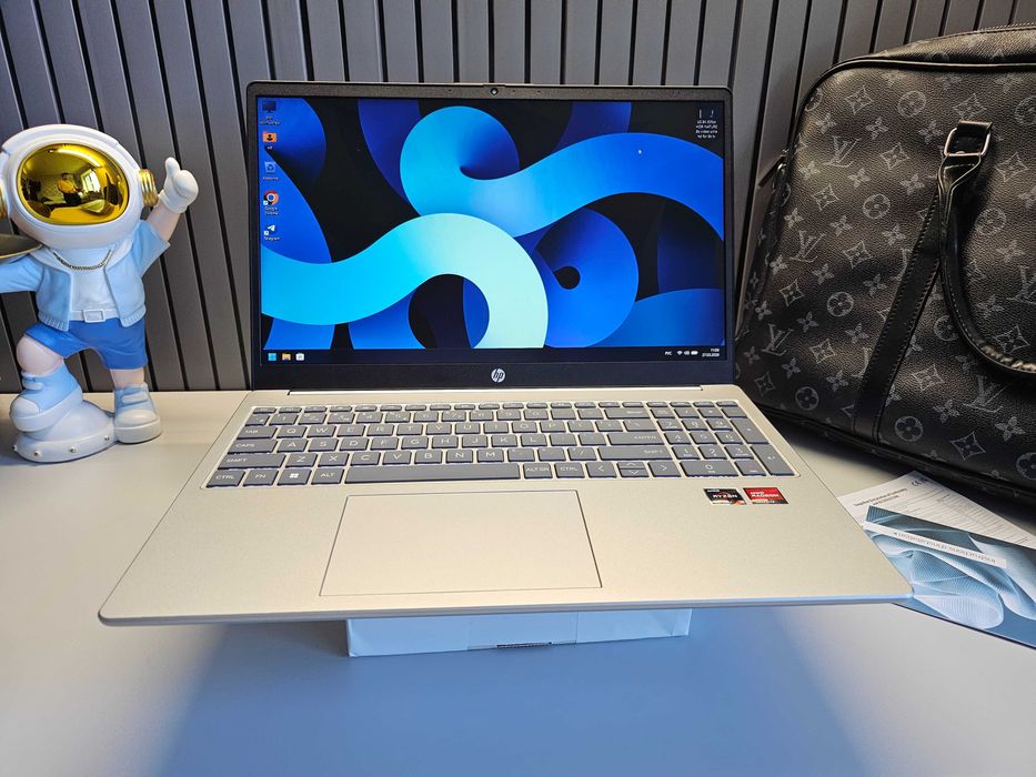 ПРОДАМ HP Laptop 15-FC0130NI Ноутбук Ryzen™3-7320U/4GB/256SSD/15.6"FHD