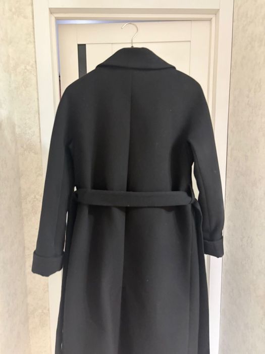 Продам черное пальто в отличном состоянии