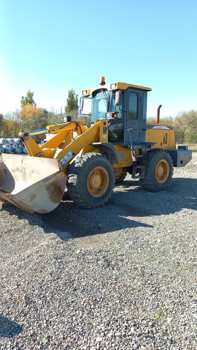 Спецтехника погрузчик.