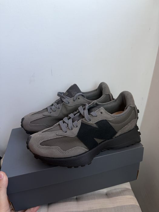 New Balance 327 verde military cu negru marimea 38 noi originali