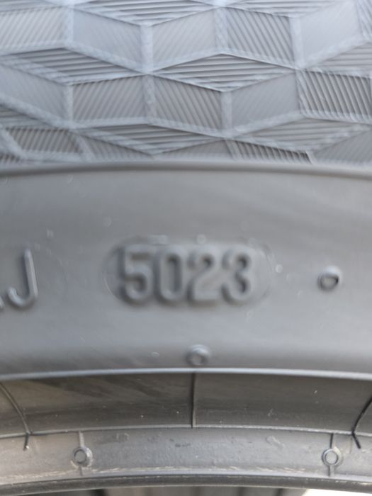 Vand patru anvelope de vara continental 235 60 18 dot 5023