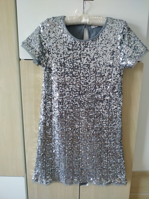 Нарядные  платья на девочку 9-11 лет