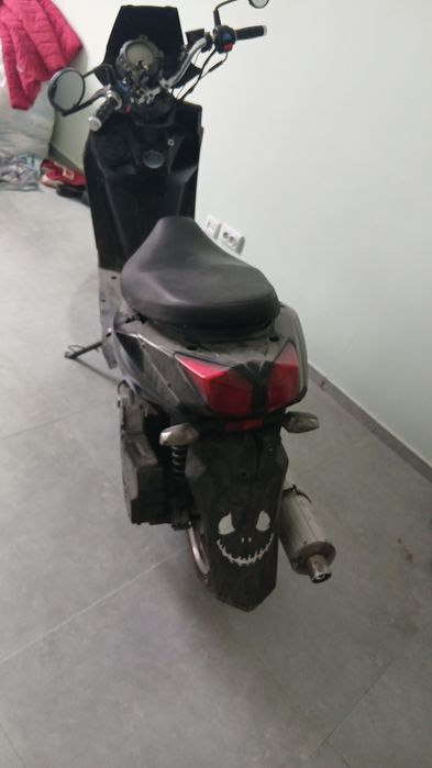 Скутер в бинзене