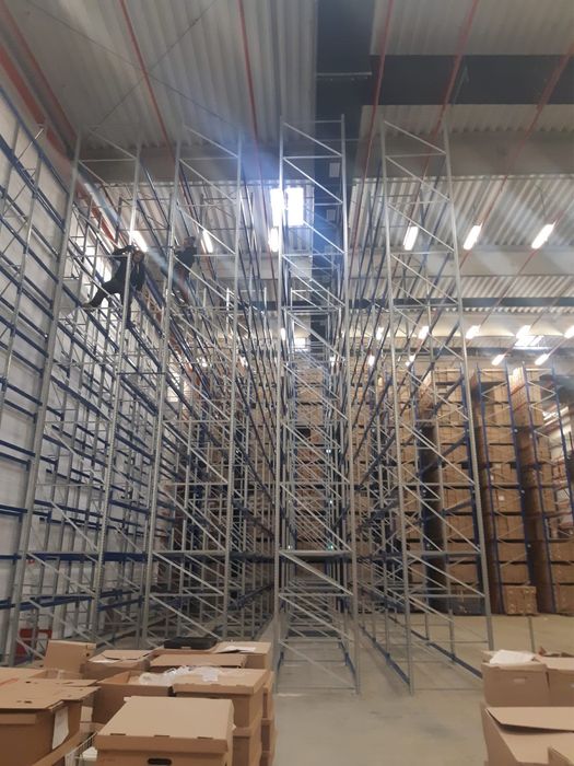 Rafturi depozitare arhiva