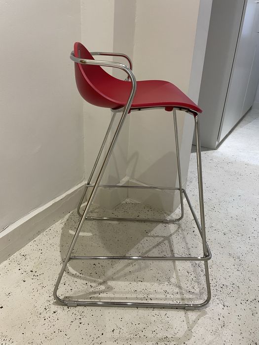 Висок дизайнерски стол