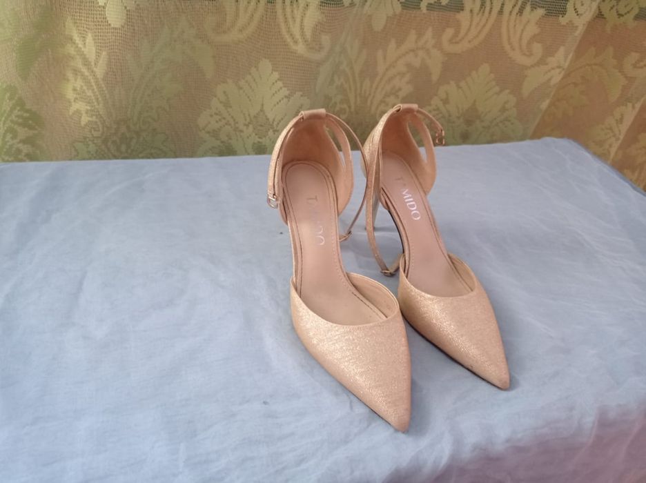 Продаю женские туфли