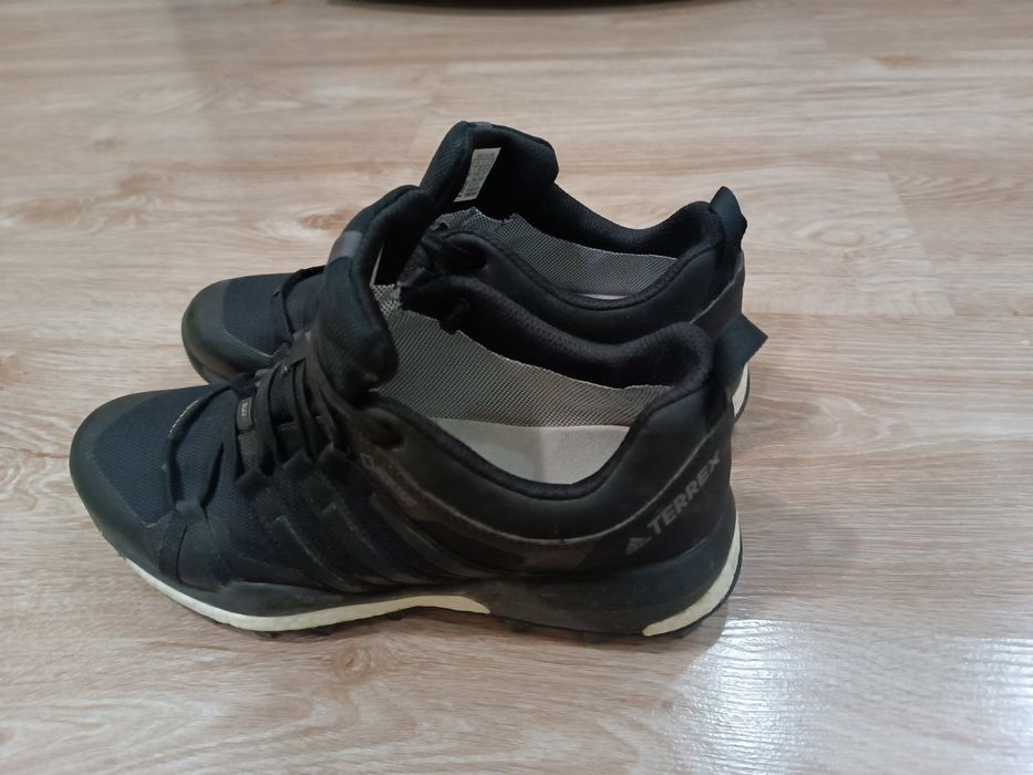 Продавам adidas terrex