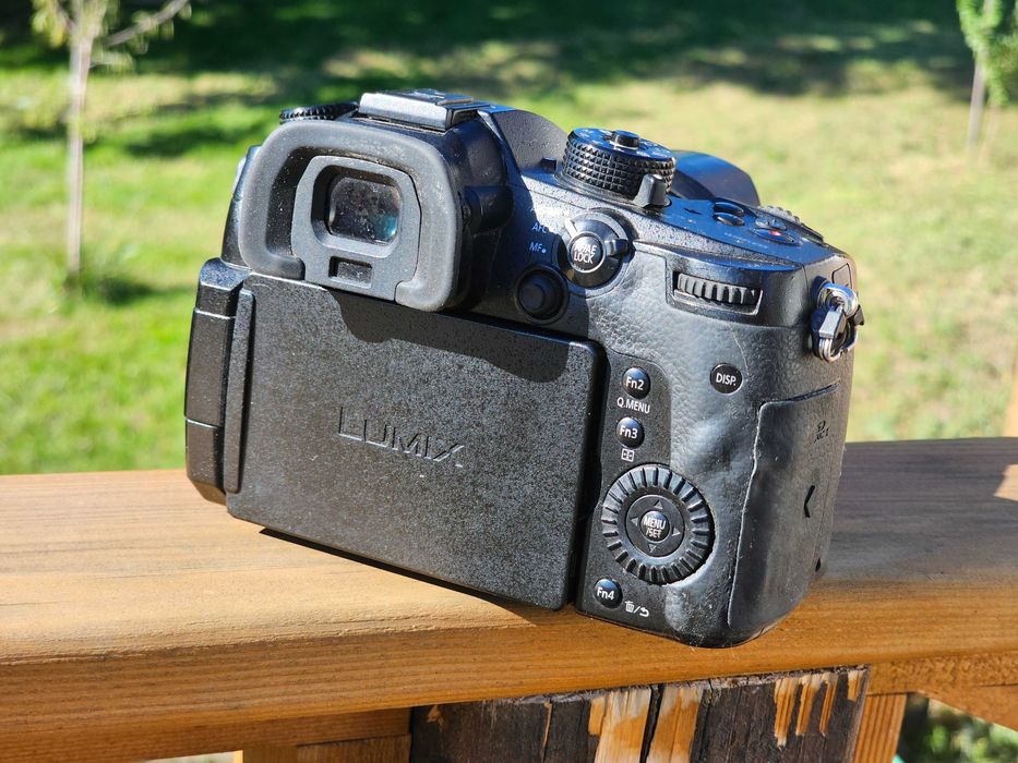 Хибридна фотокамера Panasonic GH5 с обектив 12-60мм f2,8-4