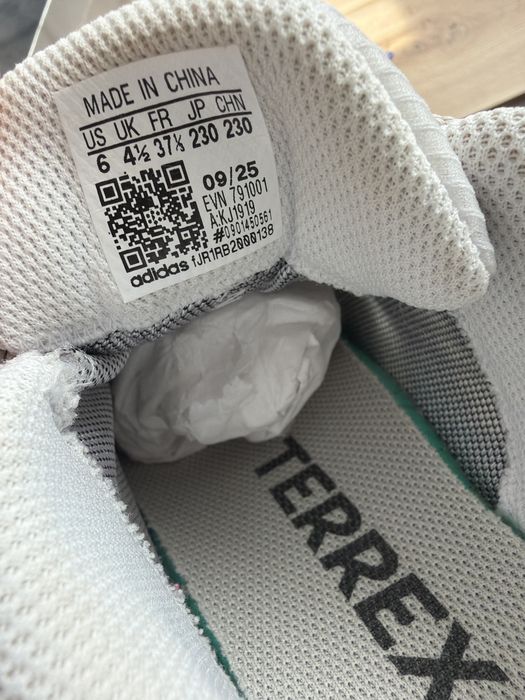Продавам Adidas terrex