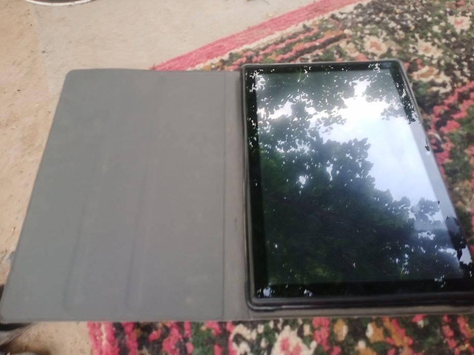 Planshet sotiladi yangi