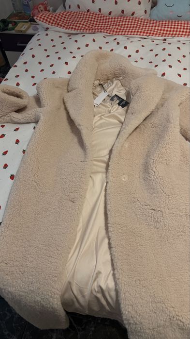 Ново зимно палто Guess