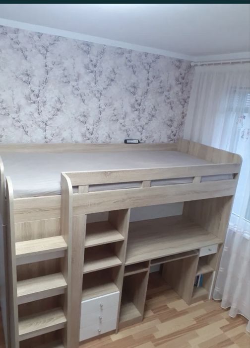 Двуетажно легло с бюро и матрак