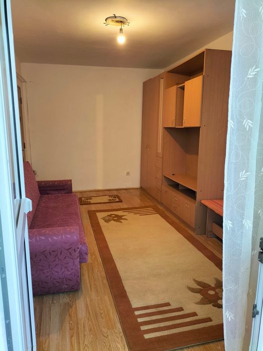 Închiriez garsonieră