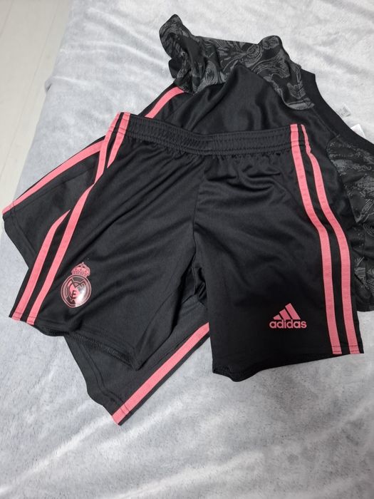 Оригинален Футболен екип Adidas Real Madrid116см.5-6год