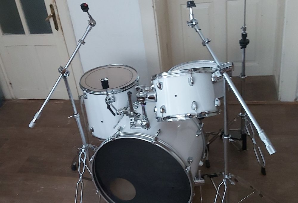 Vând set de tobe Yamaha