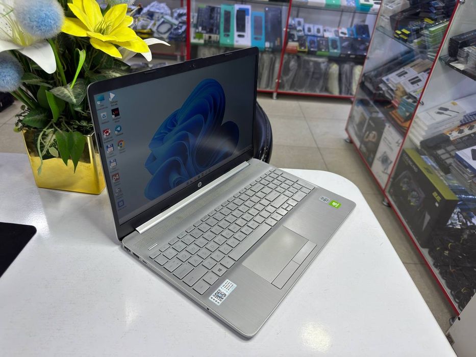HP Pavilion core i7-1065G7 DDR4 8/256 SSD MX330-2GB videokartasi bor