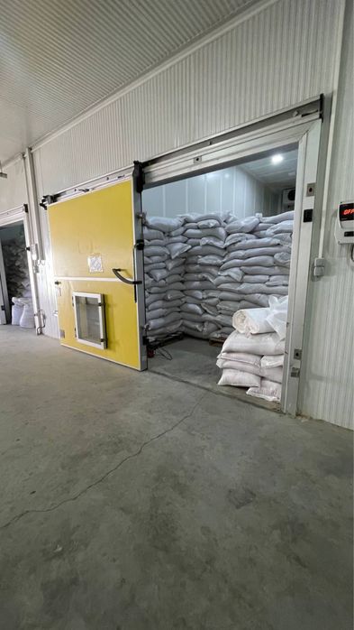 Xolodilnik, sklad sotiladi