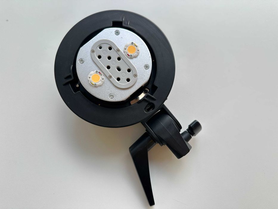 Адаптер Godox AD-B2 за монтаж на две светкавици Godox AD200 Pro