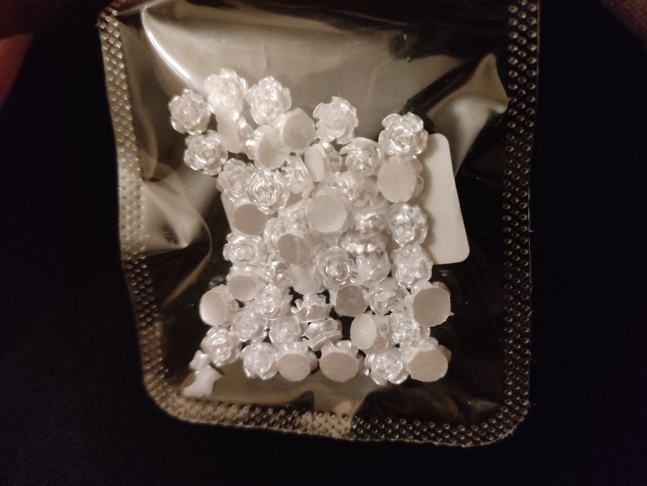 Декоративные розы-стразы  для маникюра ногтей