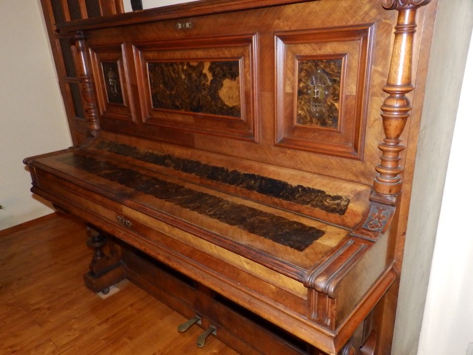 Много старо и запазено пиано C.H.BORNKESSEL