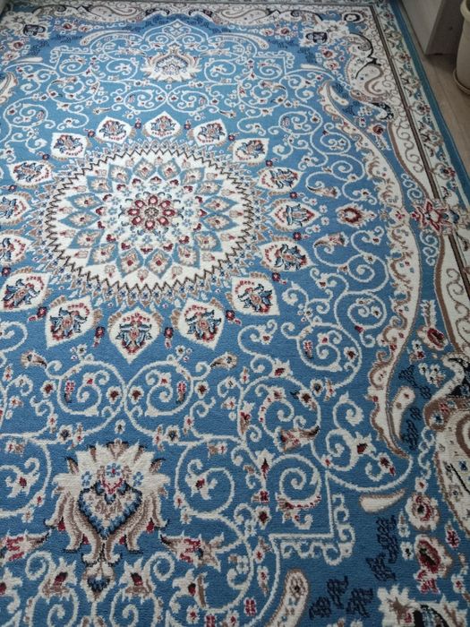 Продаётся ковёр.