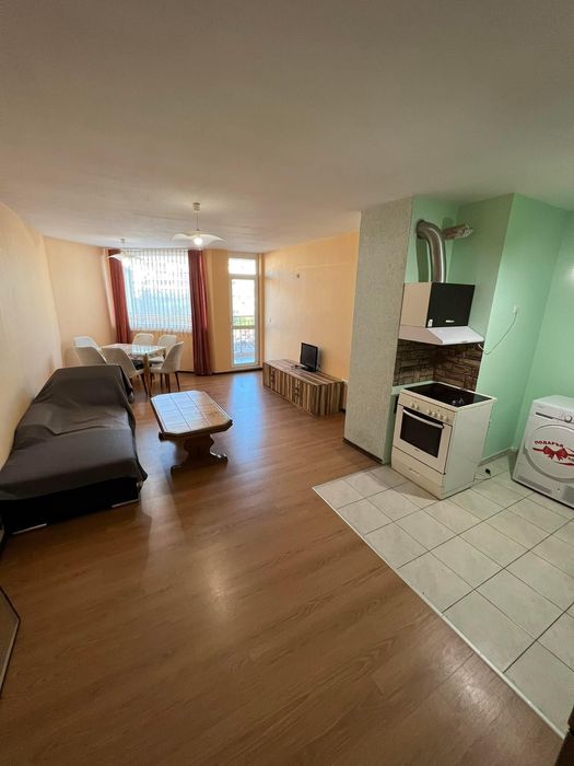 Дава се под наем Тристаен апартамент в Бургас, Меден рудник - зона А - 120 кв.м за 357 € - Снимка #1