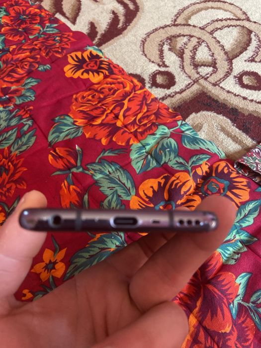 Lg v50 telefon sotiladi