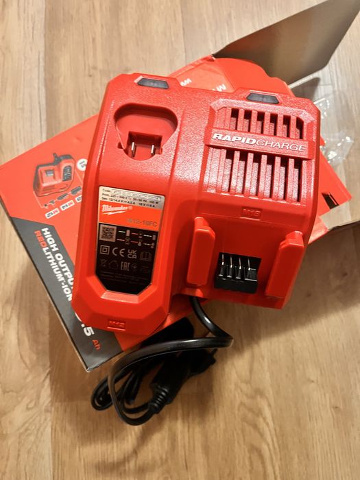 Milwaukee rapid charge m12-m18