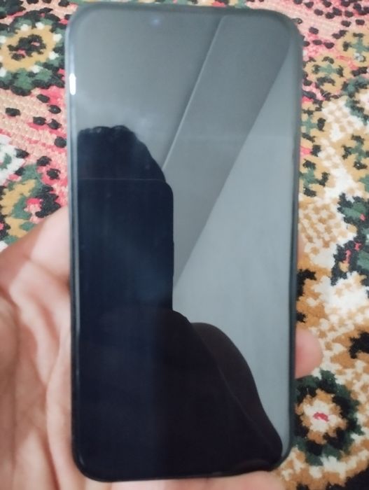 Iphone 16 e     .