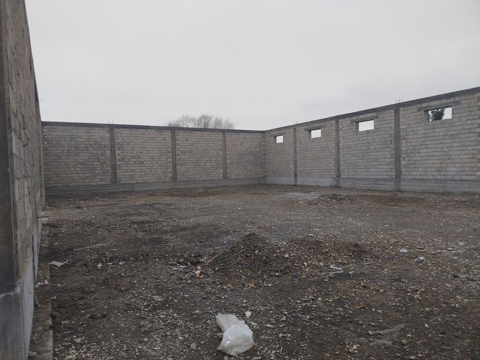 8 сотих майдонга курилган омборхона учун мулжалланган бино сотилади