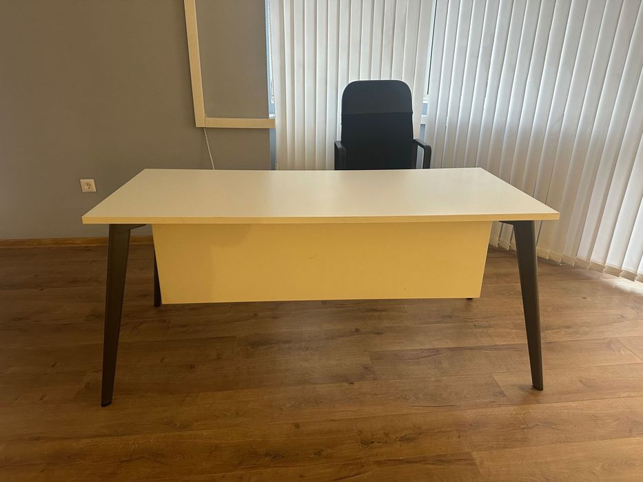 Бюро/ маса/офис оборудване