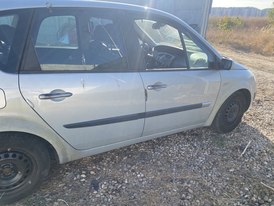 Dezmembrez Renault Scenic 2 1.6 benzina 2003-2007