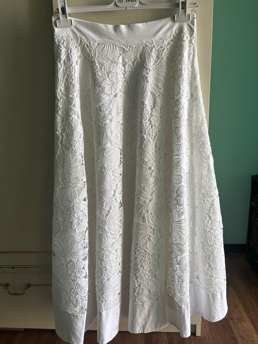 Белая Рубашка и белая юбка