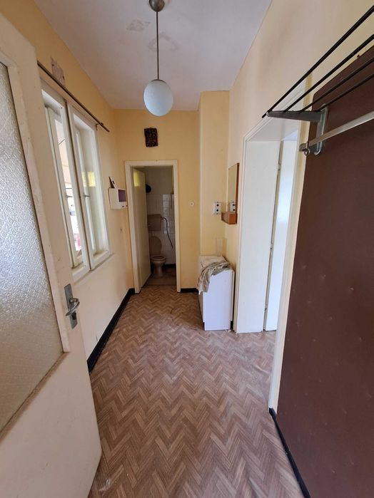 Две къщи с гараж и стопанска постройка