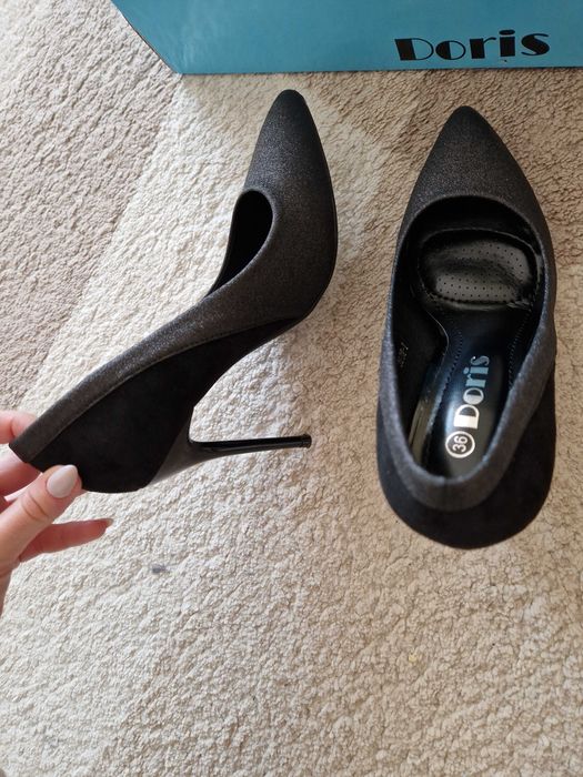 Дамски обувки на токчета черни