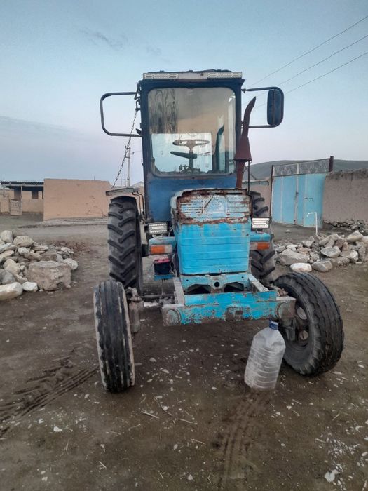 T 28 traktor sotiladi