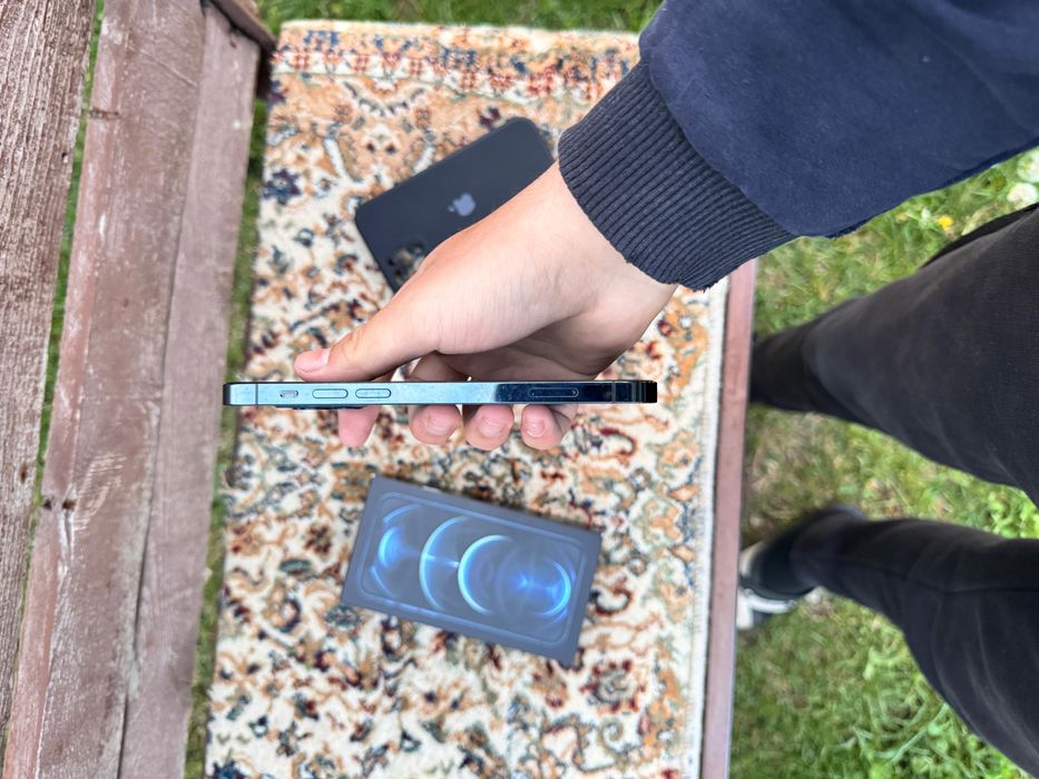 В продаже Iphone 12 pro