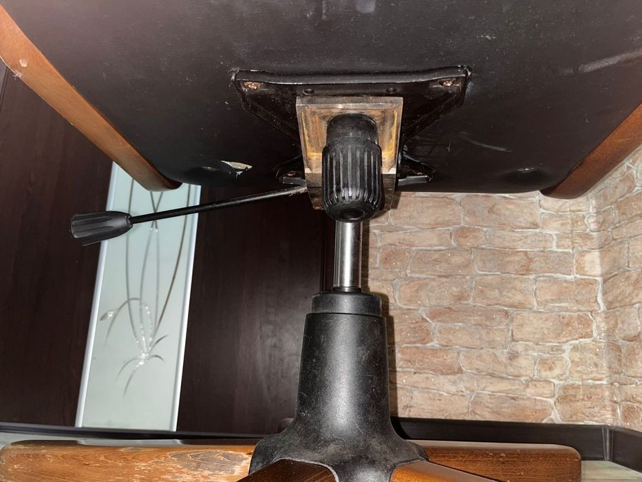 Продам кожаное кресло