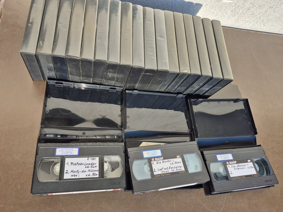 Vând Lot 21 casete video originale BASF de  180 minute cu filme diferite genuri
