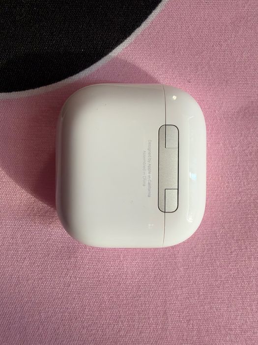 Apple AirPods 4 с Active Noise Cancellation (ANC)