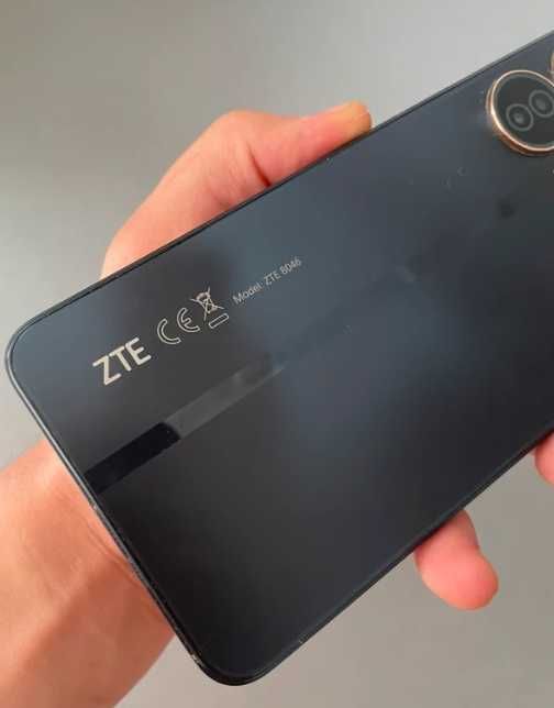 Telefon ZTE blade v40 design -piese placa buna /display spart