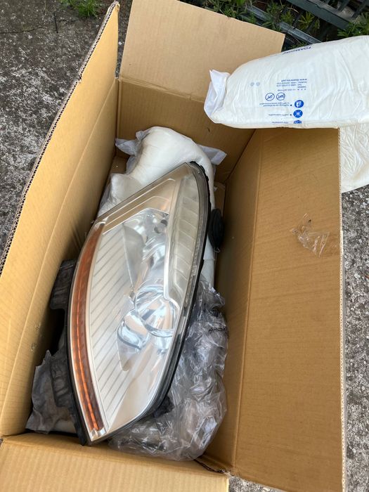 Десен фар за C4 picasso